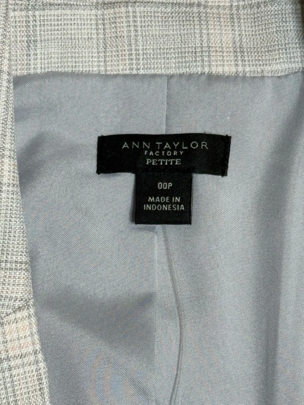 NWT Ann Taylor Factory Petite Light Grey Light Pink Plaid Blazer Size 00P - Picture 4 of 8